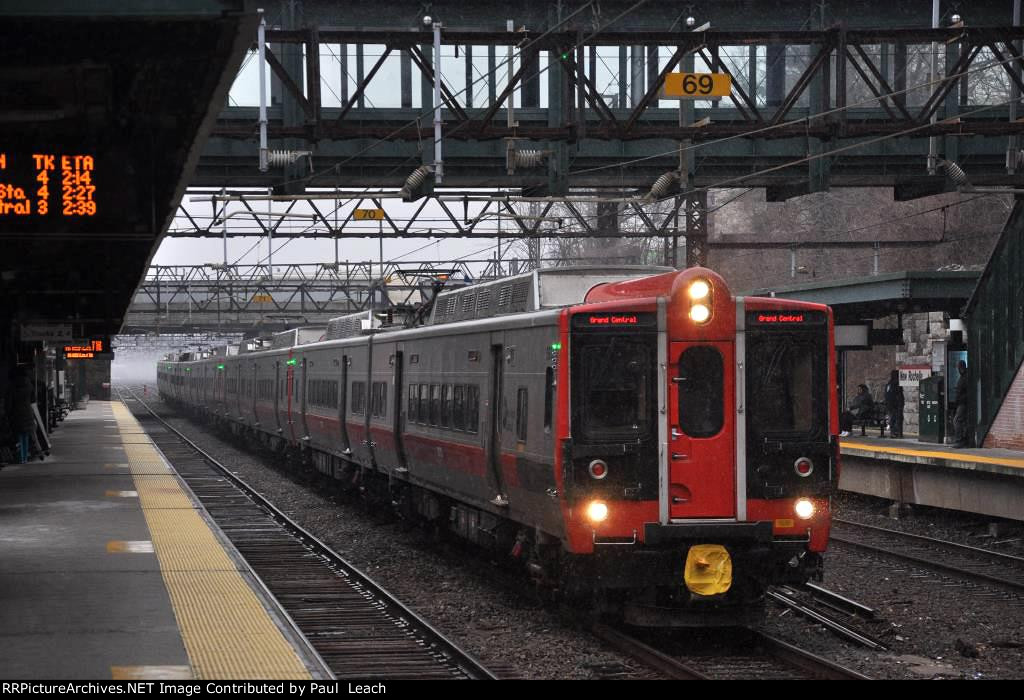 Inbound express MUs roll through the station